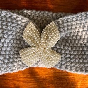 EUC Knitted Head wrap with faux pearl bow